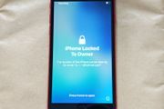Apple iPhone SE 2020 - 64GB - Product Red - Cracked - Activation locked - Parts