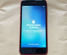 Apple iPhone SE 2020 - 64GB - Product Red - Cracked - Activation locked - Parts
