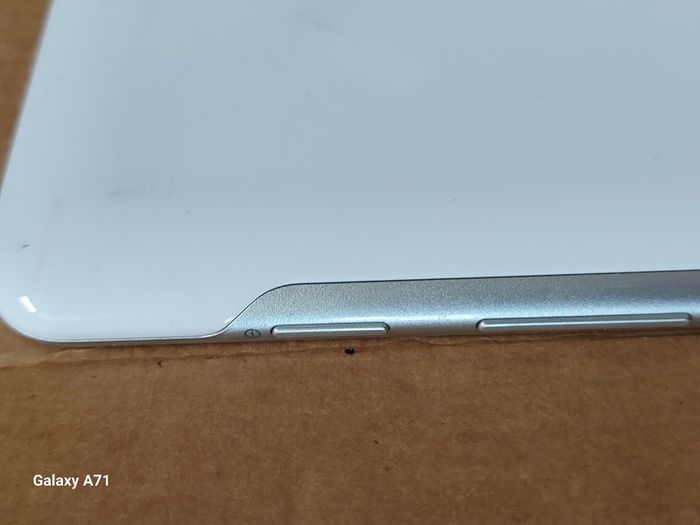 Samsung Galaxy Tab 2, Model GT-P5110, White, Comes with charging Cable, Pin Locked, for parts or repair