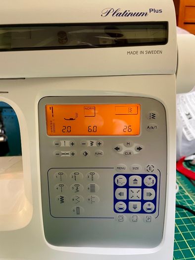 Huskvarna Viking Platinum Plus Sewing/Embroidery Machine - Serviced - Excellent condition - Large throat for those bigger projects