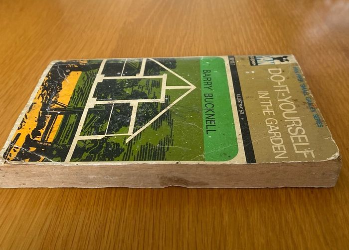 Vintage Book Barry Bucknell Do It Yourself In The Garden