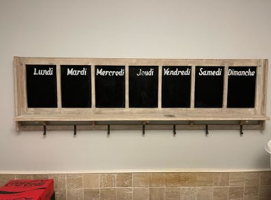 Chalkboard days of the week organiser