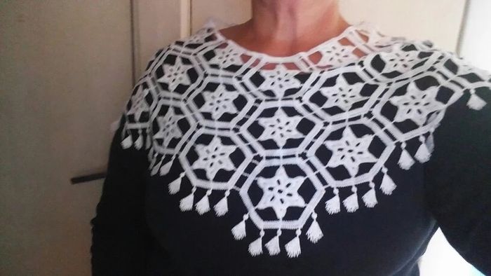 Applique Patch Collar Neckline