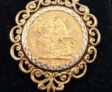 Full sovereign coin mounted in 9ct yellow gold pendant