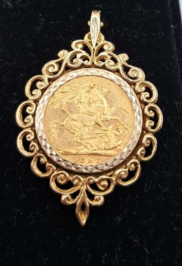 Full sovereign coin mounted in 9ct yellow gold pendant