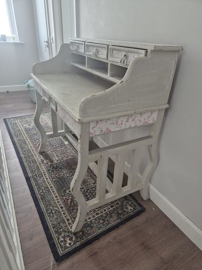 Vintage style vanity