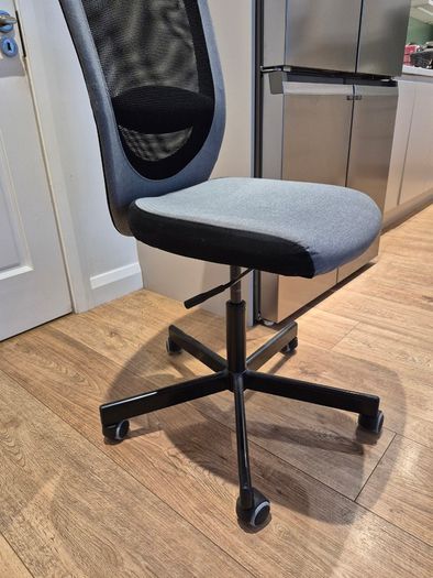 Office desk and chair