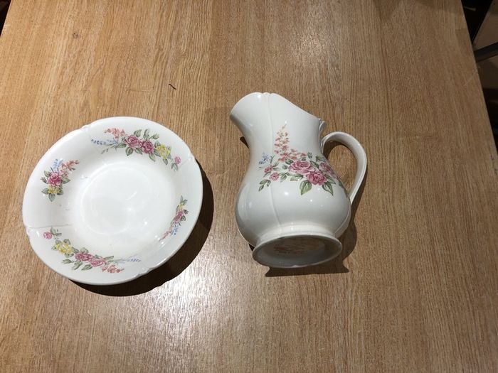 Floral design Staffordshire Jug & Bowl set