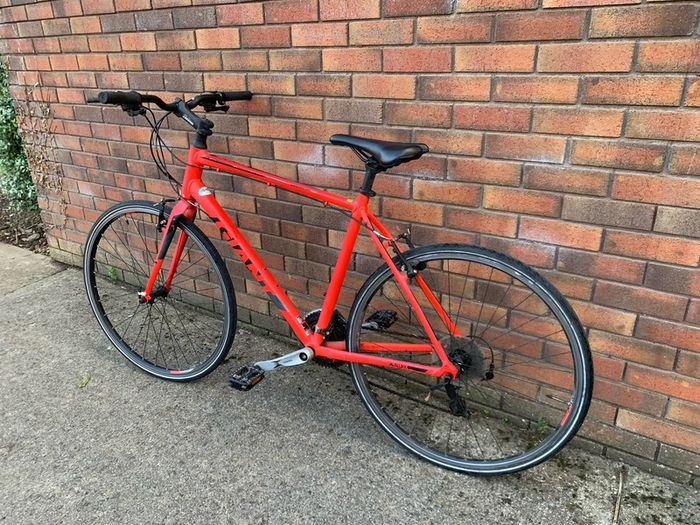 28 Inch Giant Escape hybrid bike