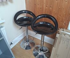 Bar stools swivel