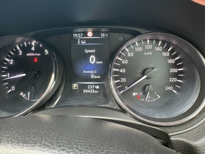 Nissan Qashqai 1.2 SV CVT Premium  Automatic 2017