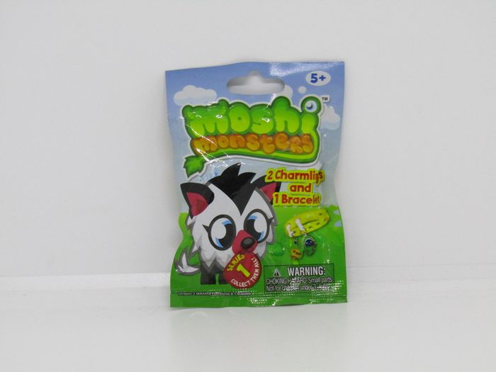 Moshi Monsters Series 1 Charm Bracelet Charmling Random Foil Pack incl 1 bracelt And 2 charmlings  Brand New And Sealed Lots in Stock