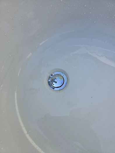 Bath less than 1 years old in a perfect condition