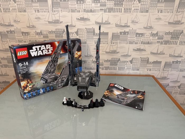 Lego 75104 Kylo Rens Command Shuttle with display stand