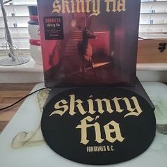 Fontaines dc Skinty fia red vinyl and skinty fia turntable slipmat