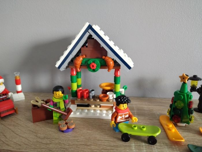 LEGO Winter Village Accessories and Mini Figures Bundle 1