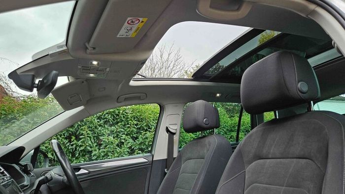 Volkswagen  R-line Tiguan 2019  + Pan Sunroof