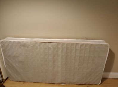 Single bed mattress
