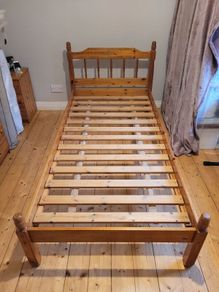Single pine bed