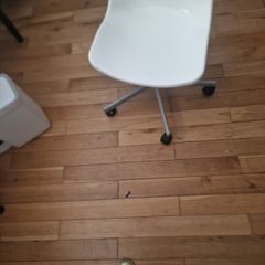 Child's rotating office chair