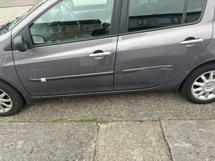 2008 Renault Clio + CarPlay + Reverse Camera