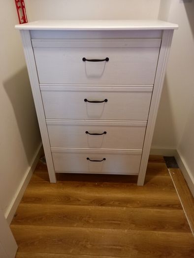 Chest of drawers