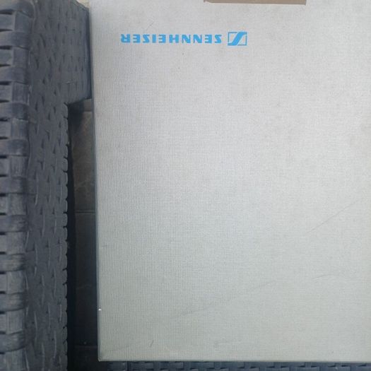 Legendary Reference Class Sennheiser HD650 open-back dynamic headphones boxed