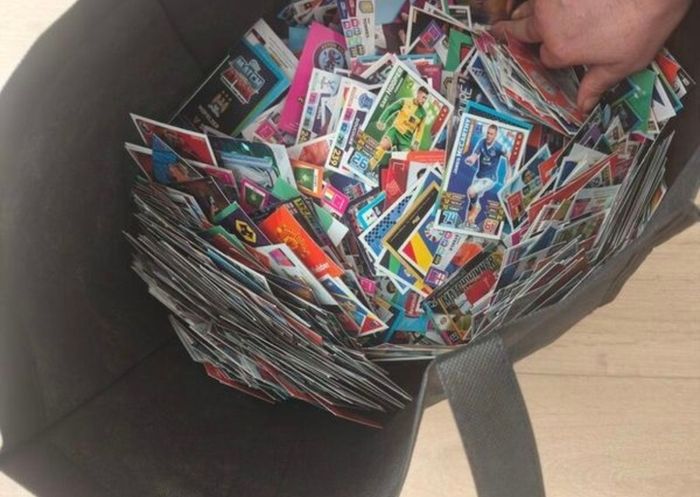 Nearly 3000 Football cards