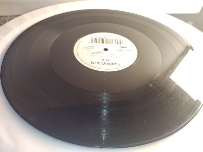 Capricorn - 20 Hz - ZYX Total Recall Records - Early 90s TRIBAL HOUSE CLASSIC!