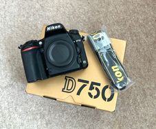 Nikon D750 Full-Frame DSLR. Mint Condition. 17,091 Shutter Count.
