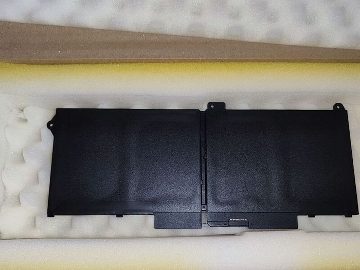 1x Dell 63Wh Type RJ40G laptop Battery. Brand New