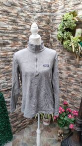 Light weight Patagonia women's fleece  Size medium
