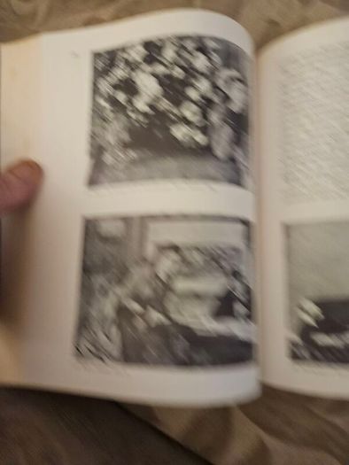 Art And Photography. By Arron Scharf. An Important Work On An Involved Subject,illustrated With More Than 250 Telling Black And White Pictures.  Large Volume Paperback In Good Condition.  See Photos For Same.
