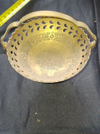 Beautiful Old Brass Trinket Basket featuring a swing handle, pierced shaped cutouts along the scalloped edge, and an engraved floral pattern, Postage Available