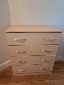 chest of drawers