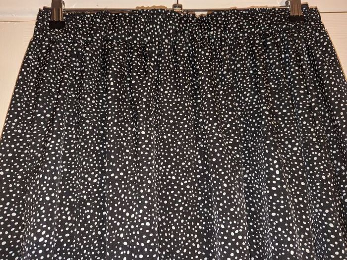 Perfect for Summer. Gorgeous white and black A-Line midi skirt