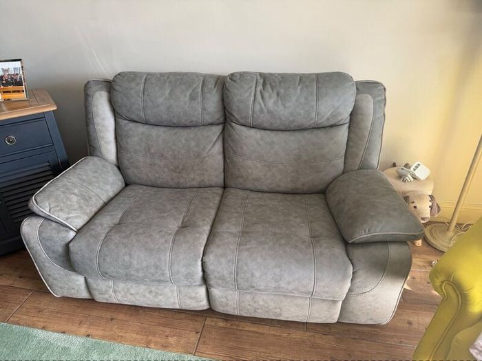 Couch and 2 side chairs one electric recliner