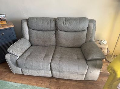 Couch and 2 side chairs one electric recliner