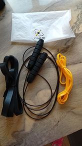Fitness skipping rope and 2 resistance bands.