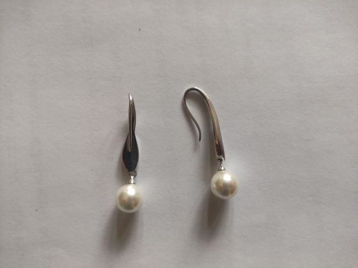 silver pendant and drop earrings with pearl