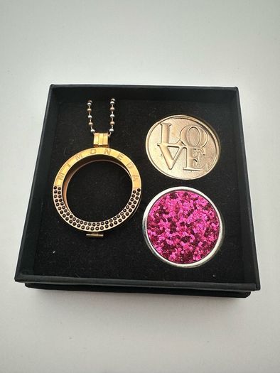 Mi Moneda Type Necklaces