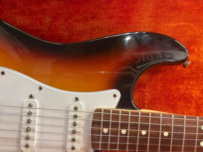Fender Standard Roland Ready Stratocaster Sunburst 2003