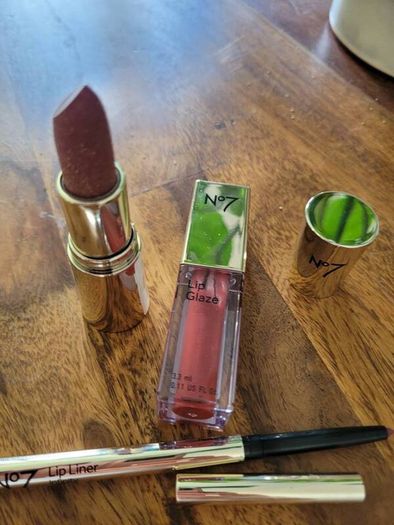 No 7 limited edition lip trio infinity