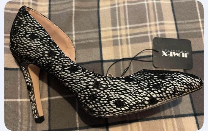 high heels brand new in their box size 3
