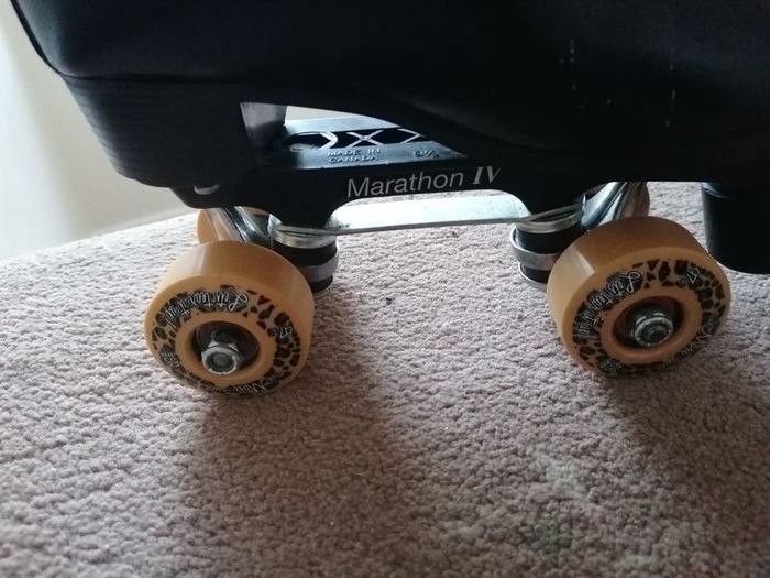 Dominion Canadian roller skate size 6 / 39