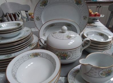 Noritake " Eileen"  28 Piece Dining Set