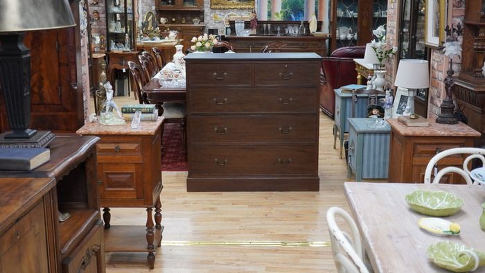 Antique Mahogany Chest of Drawers