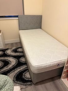 bed and mattrass