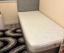 bed and mattrass