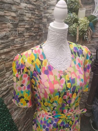 Vintage colourful print dress Paris